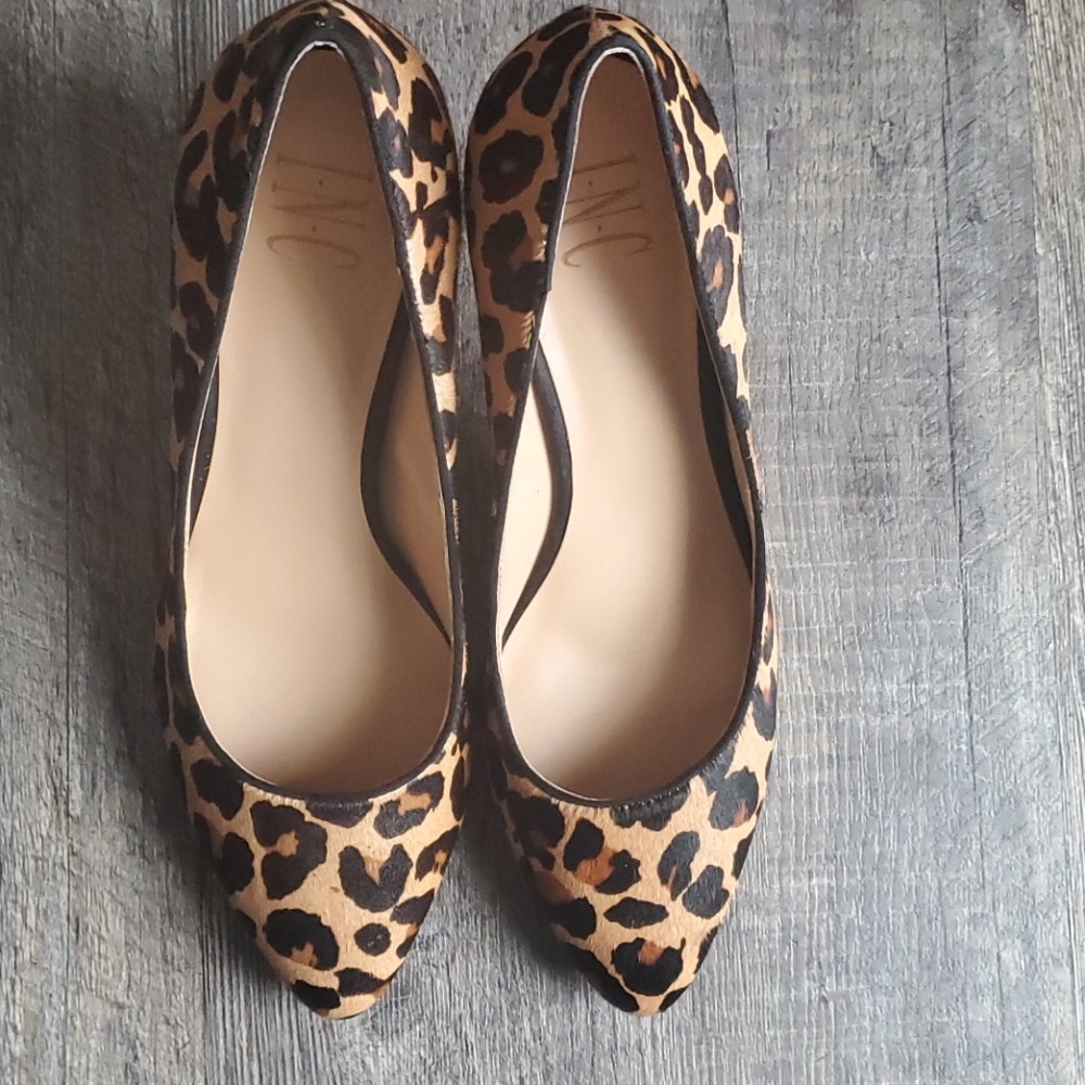 INC  International Concepts Leopard Pumps